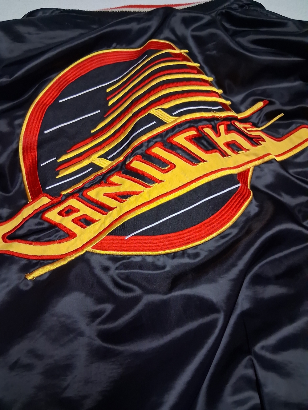 Reversable Vancouver Canucks Black Logo Bomber Jacket - Picture 9 of 15